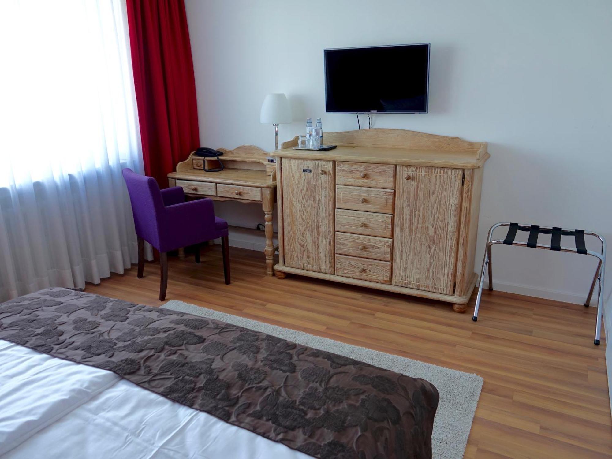 Stadthotel Langenfeld ลังเงนเฟลด์ ภายนอก รูปภาพ
