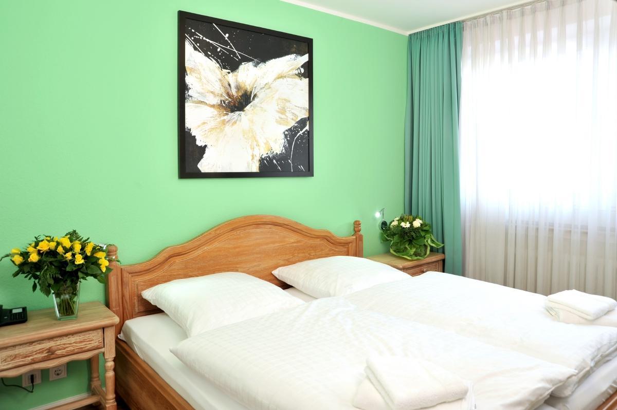 Stadthotel Langenfeld ลังเงนเฟลด์ ภายนอก รูปภาพ
